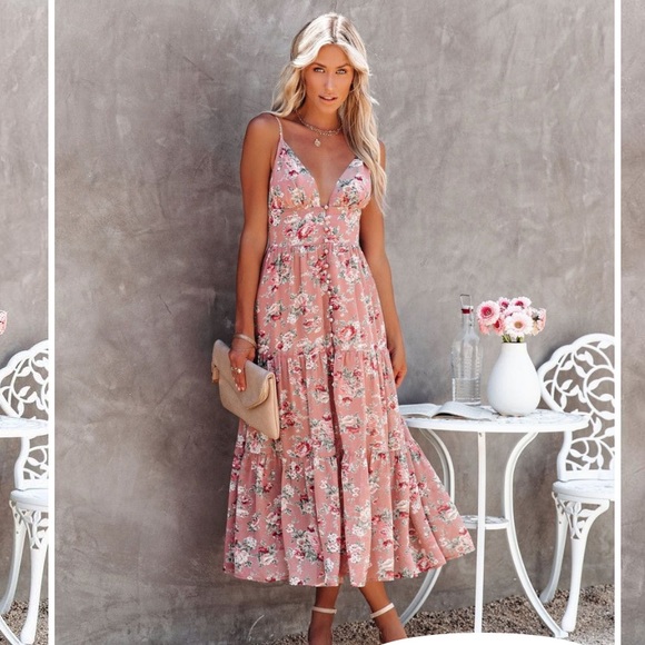 Cute flowy Vici dress - Picture 2 of 9